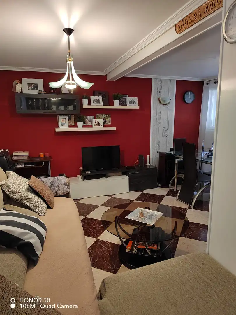 Sala d'estar de Casa adosada en venda en Cardeñajimeno amb Calefacció, Parquet i Traster