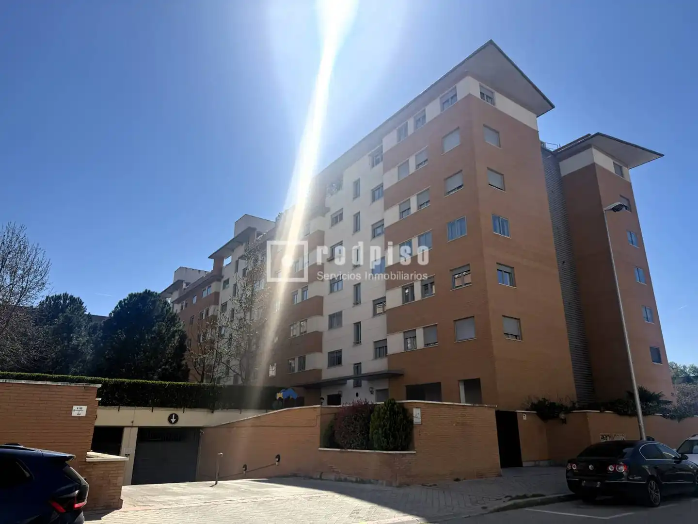Vista exterior de Pis en venda en Madrid amb Calefacció, Jardí privat i Parquet
