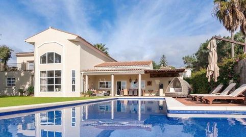Encantadora Villa SurFacing con carácter único en Sotogrande