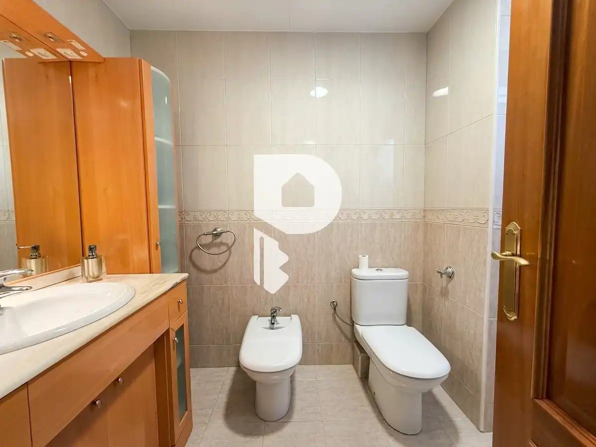 Bathroom of Flat for sale in Sant Vicenç Dels Horts  with Air Conditioner, Heating and Terrace
