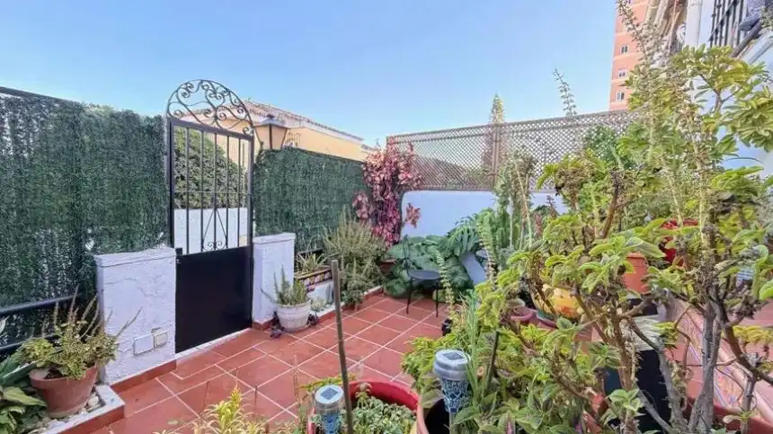 Adossat amb terrassa en venda a El Pinillo, imagen 9