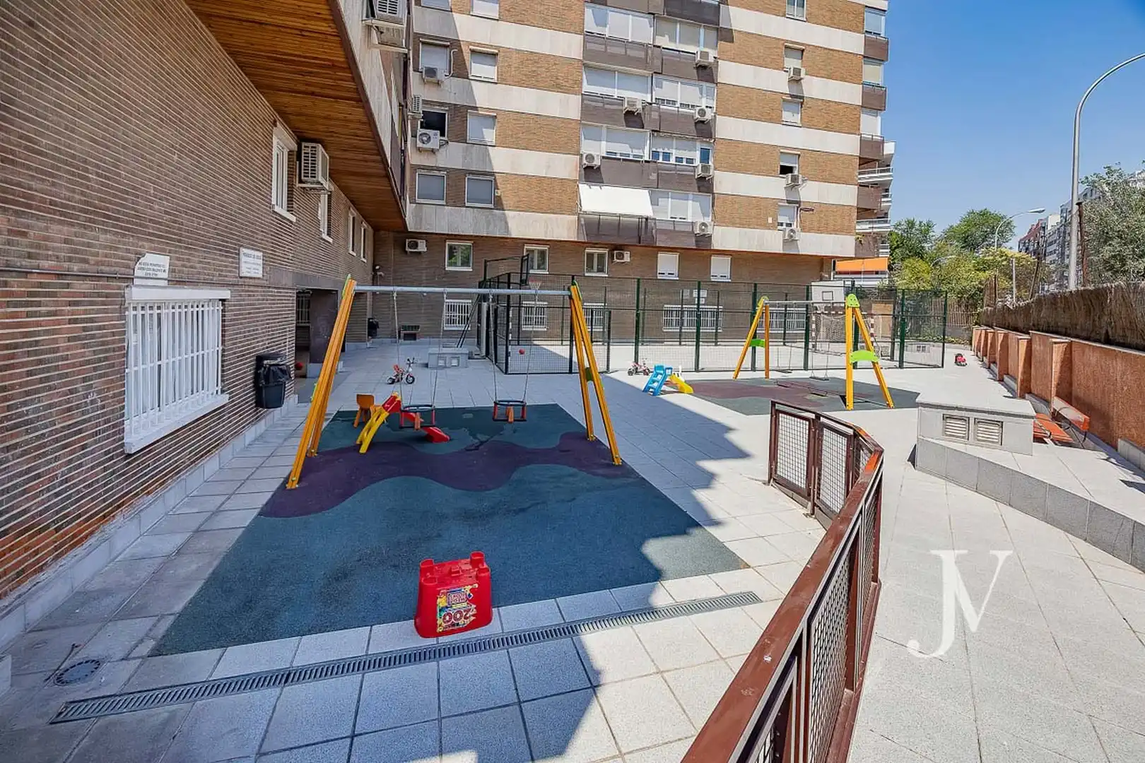 Terraza de Piso en venta en Madrid con Calefacción, Horno y Lavadora