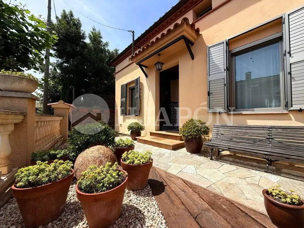 Vista exterior de Casa o xalet en venda en Teià amb Calefacció, Jardí privat i Terrassa