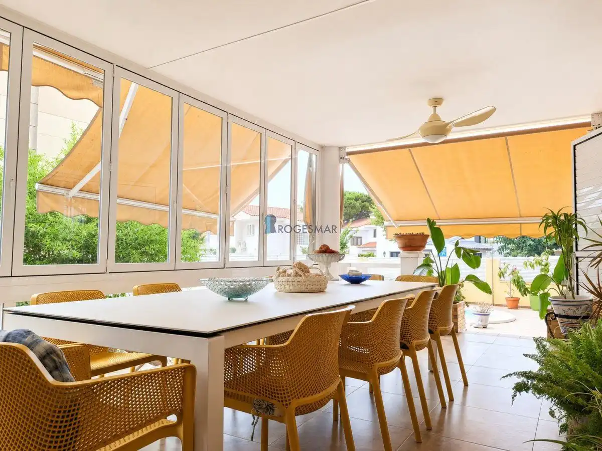 Terrassa de Casa o xalet en venda en Benicasim / Benicàssim amb Aire condicionat, Jardí privat i Terrassa