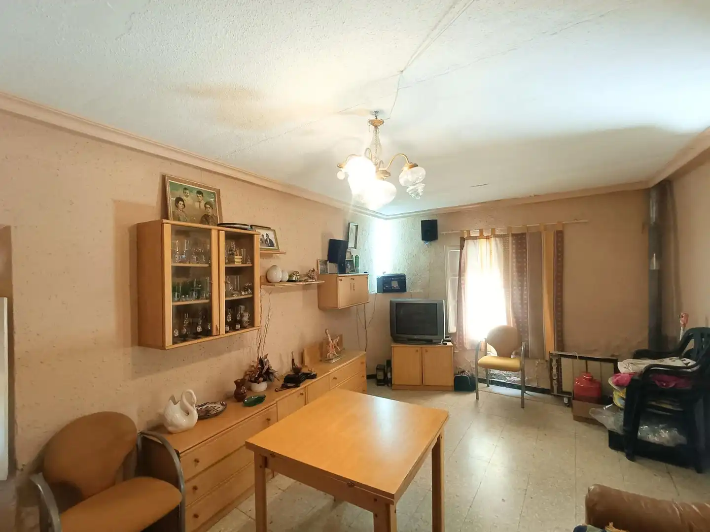 Sala d'estar de Casa adosada en venda en Puerto Lápice amb Calefacció i Balcó