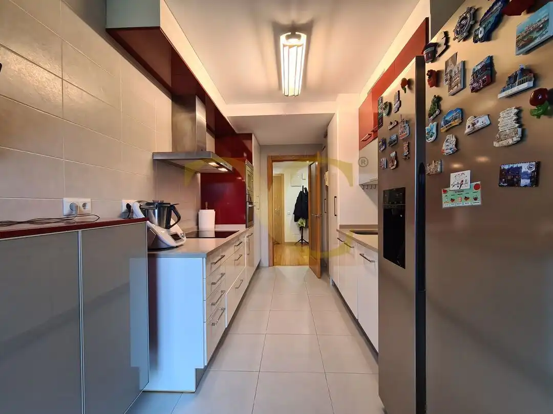 Küche von Wohnung zum Verkauf in Oviedo  mit Heizung, Privatgarten und Terrasse