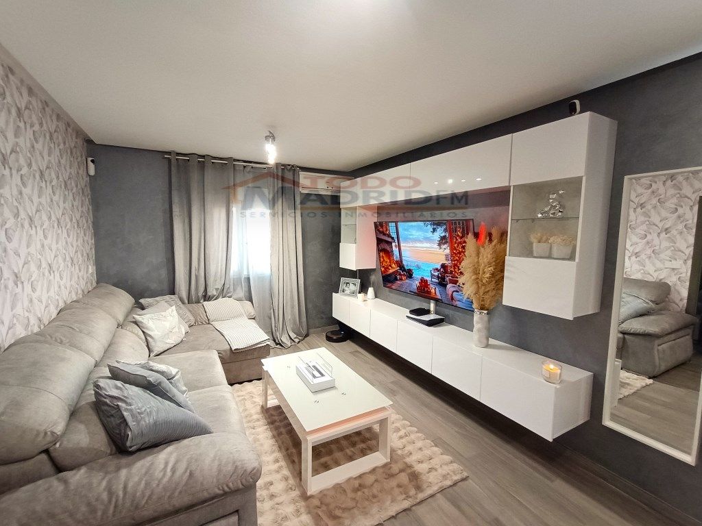 Living room of Flat for sale in  Madrid Capital