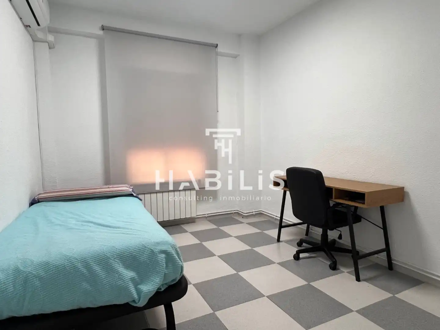 Bedroom of Flat for rent in Toledo  with Air Conditioner, Heating and Furnished
