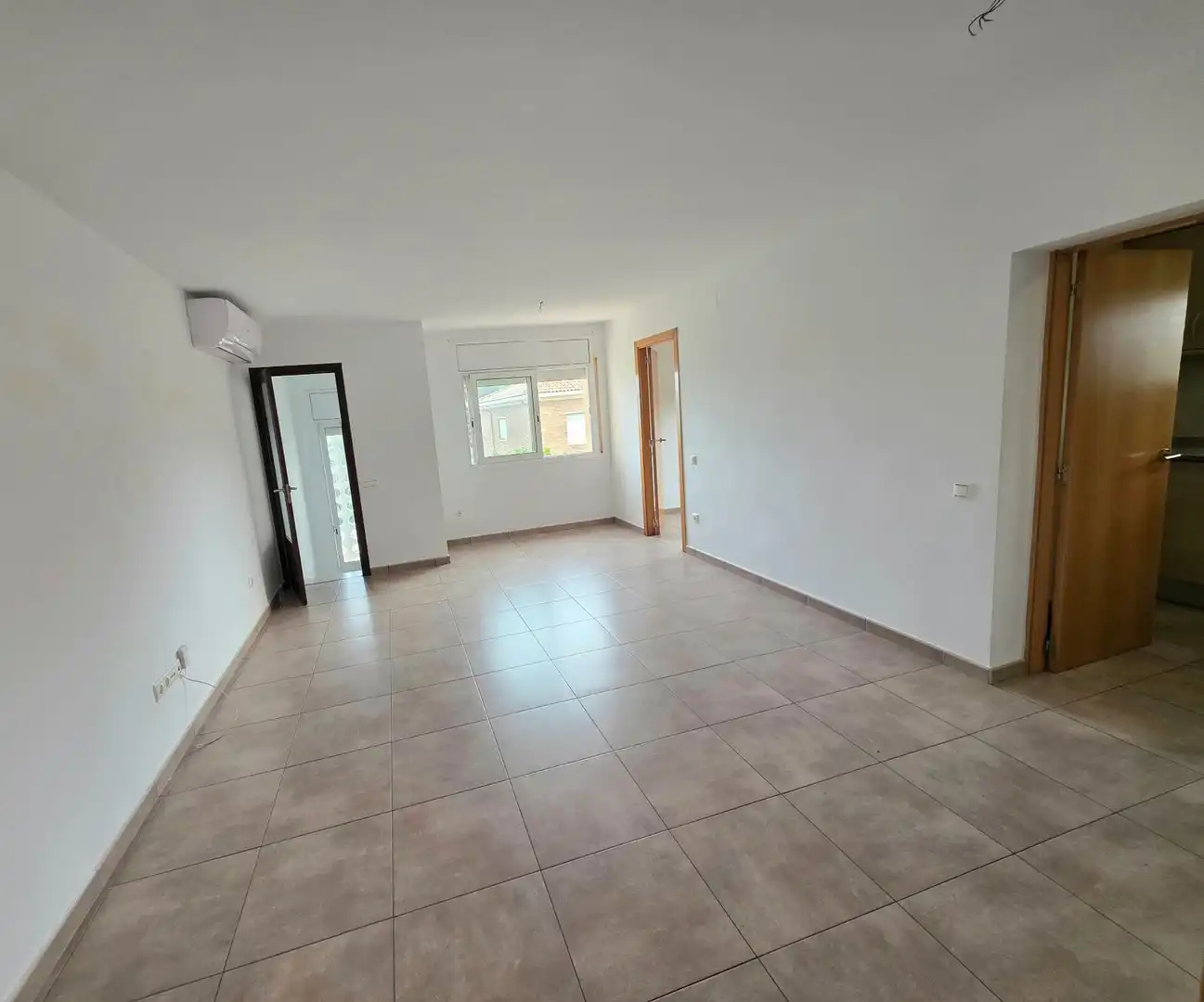 Casa aparellada amb jardí en venda a Figuera, imagen 7