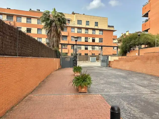 Vista exterior de Pis en venda en Sabadell amb Calefacció, Jardí privat i Parquet