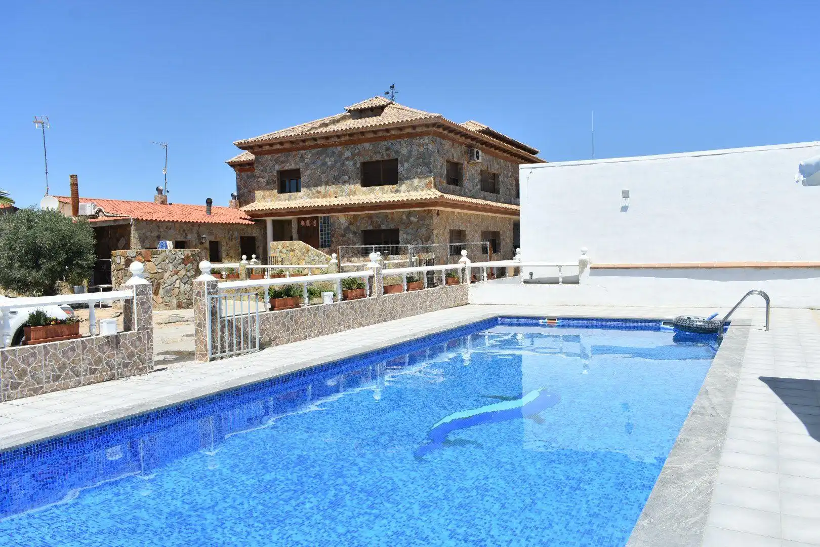 Piscina de Casa o xalet de lloguer en Casasimarro amb Aire condicionat, Calefacció i Jardí privat