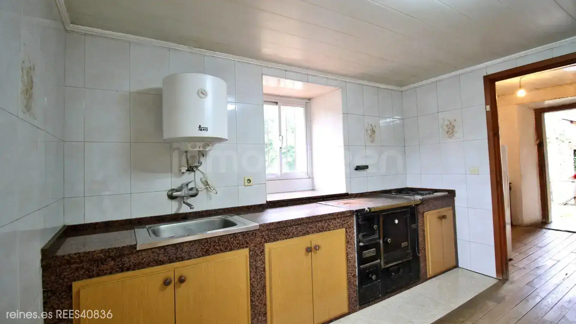 Cuina de Casa o xalet en venda en Grado amb Calefacció, Jardí privat i Terrassa