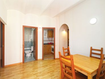 Appartamento con balcone in vendita a Carrer de Càceres