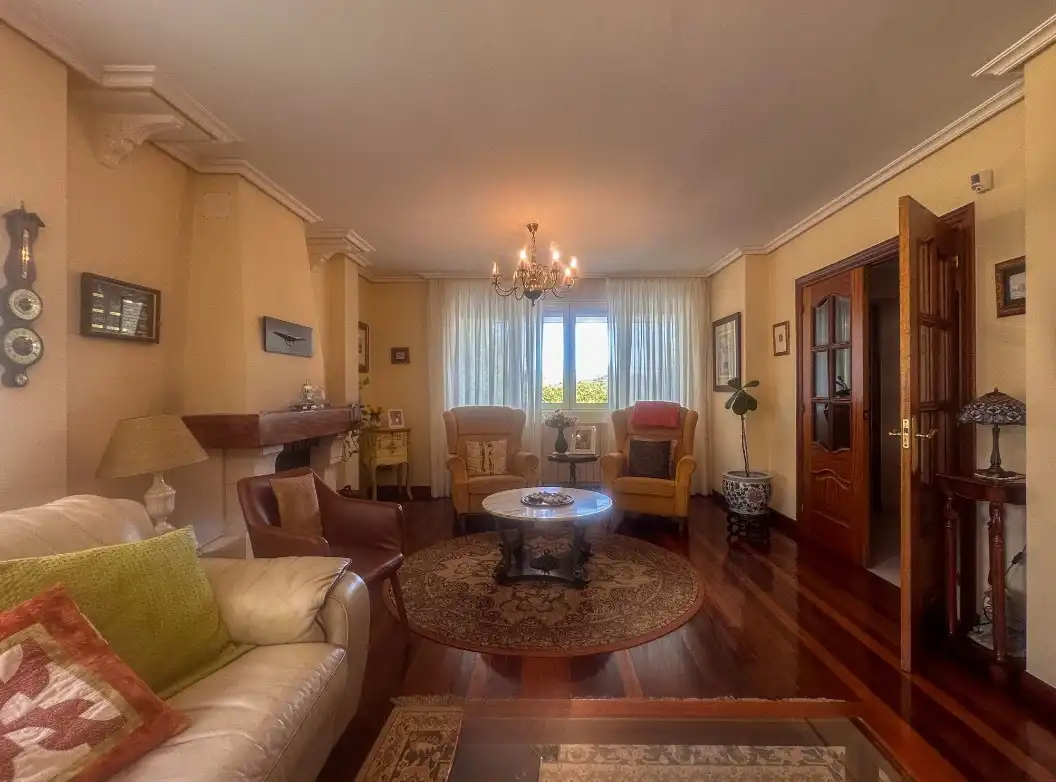 Sala de estar de Casa o chalet en venta en Camargo con Calefacción, Jardín privado y Terraza