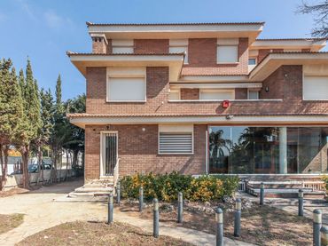 Villa mit Balkon zum Verkauf in Carrer Joaquim Vayreda