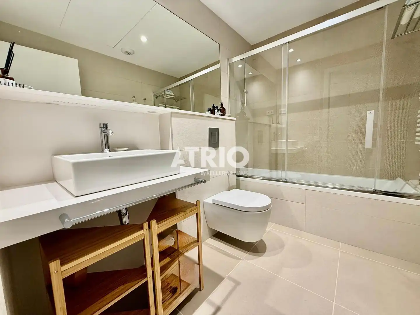 Baño de Piso de alquiler en  Palma de Mallorca con Aire acondicionado, Jardín privado y Trastero