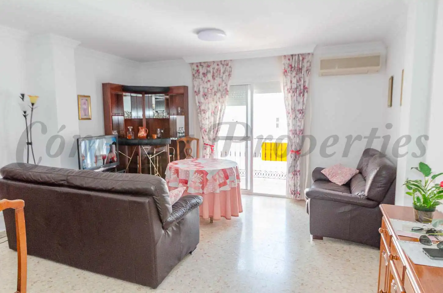 Sala de estar de Piso en venta en Cómpeta con Aire acondicionado, Horno y Microondas