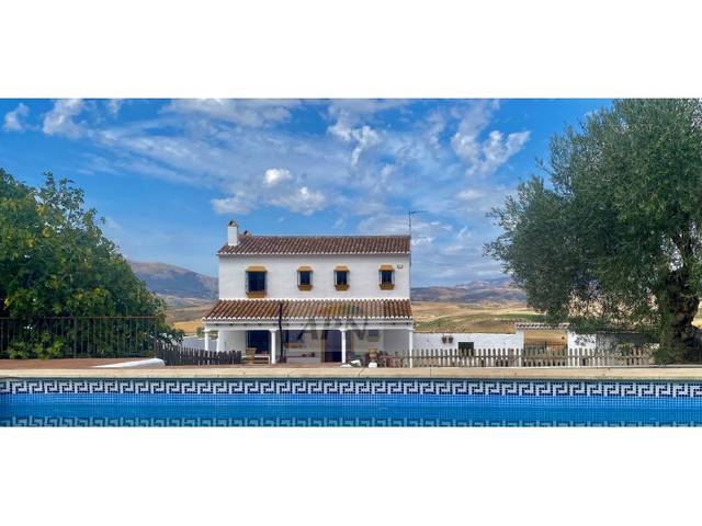Finca rústica en Venta en Álora