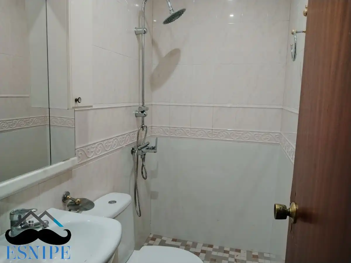 Badezimmer von Wohnung zum Verkauf in Archena mit Klimaanlage und Balkon