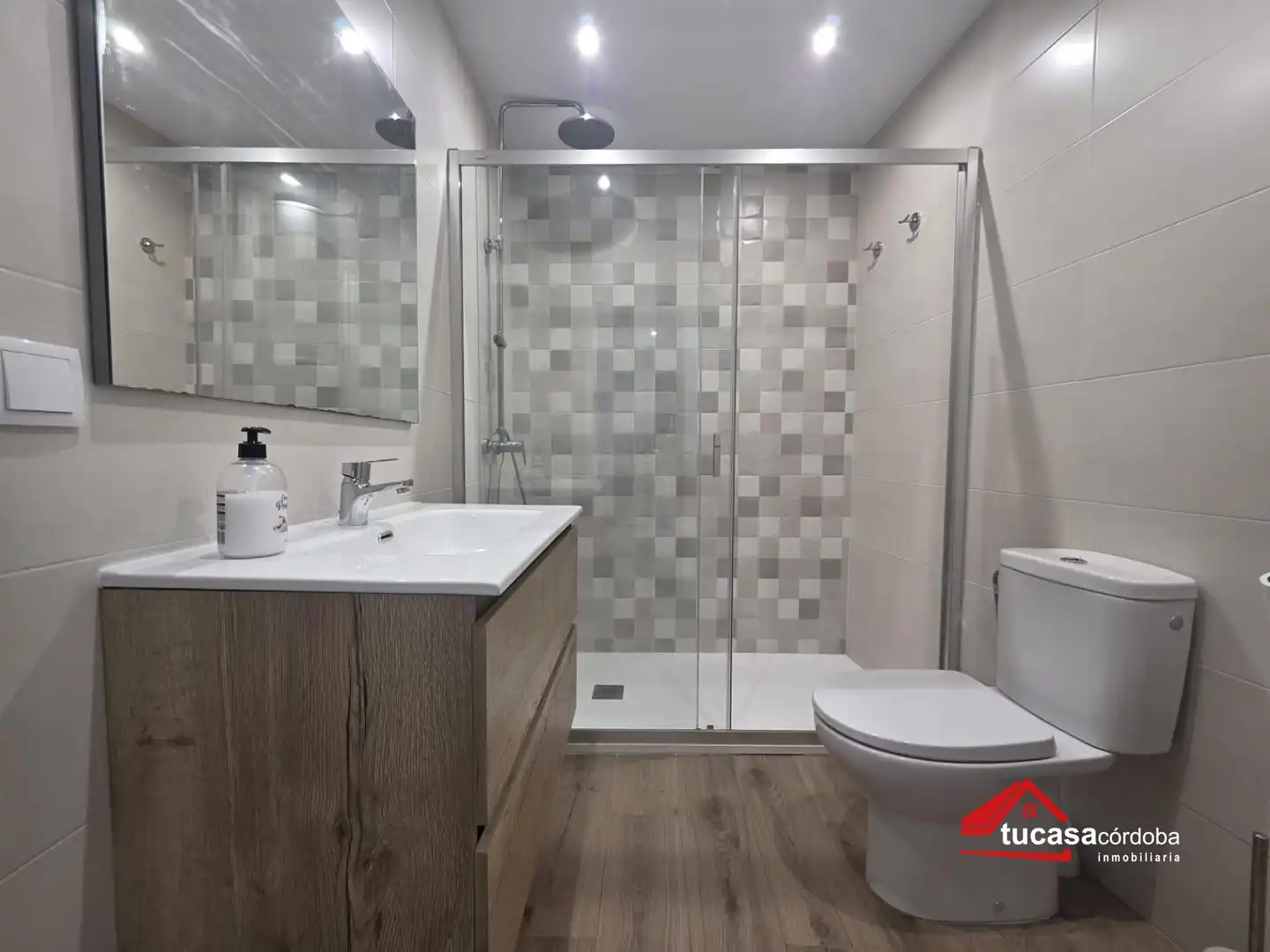 Bathroom of Flat for rent in Córdoba  with Air Conditioner and Furnished