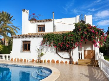 Villa mit Pool zum Verkauf in Orihuela Costa
