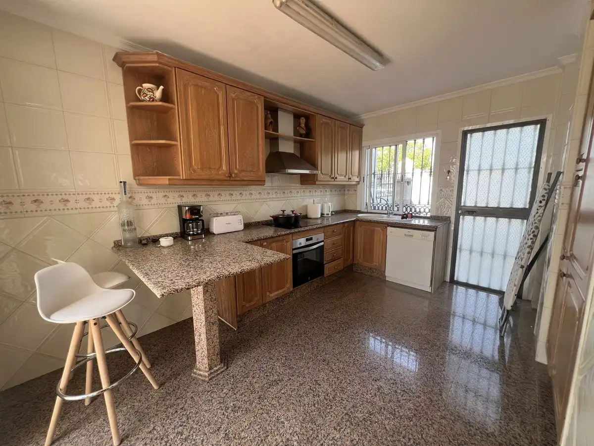Cuina de Casa adosada en venda en Marbella amb Terrassa i Alarma