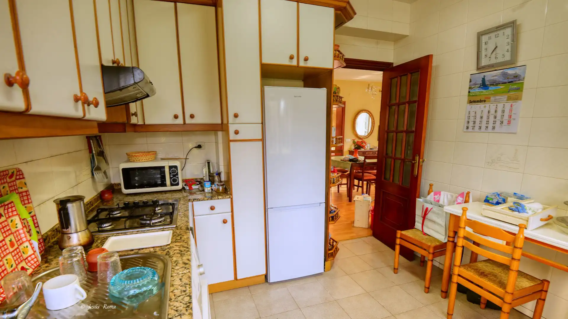 Cuina de Casa o xalet en venda en Oleiros amb Jardí privat, Traster i Moblat