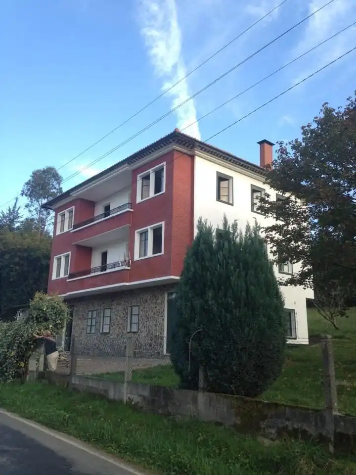 Vista exterior de Edifici en venda en Touro