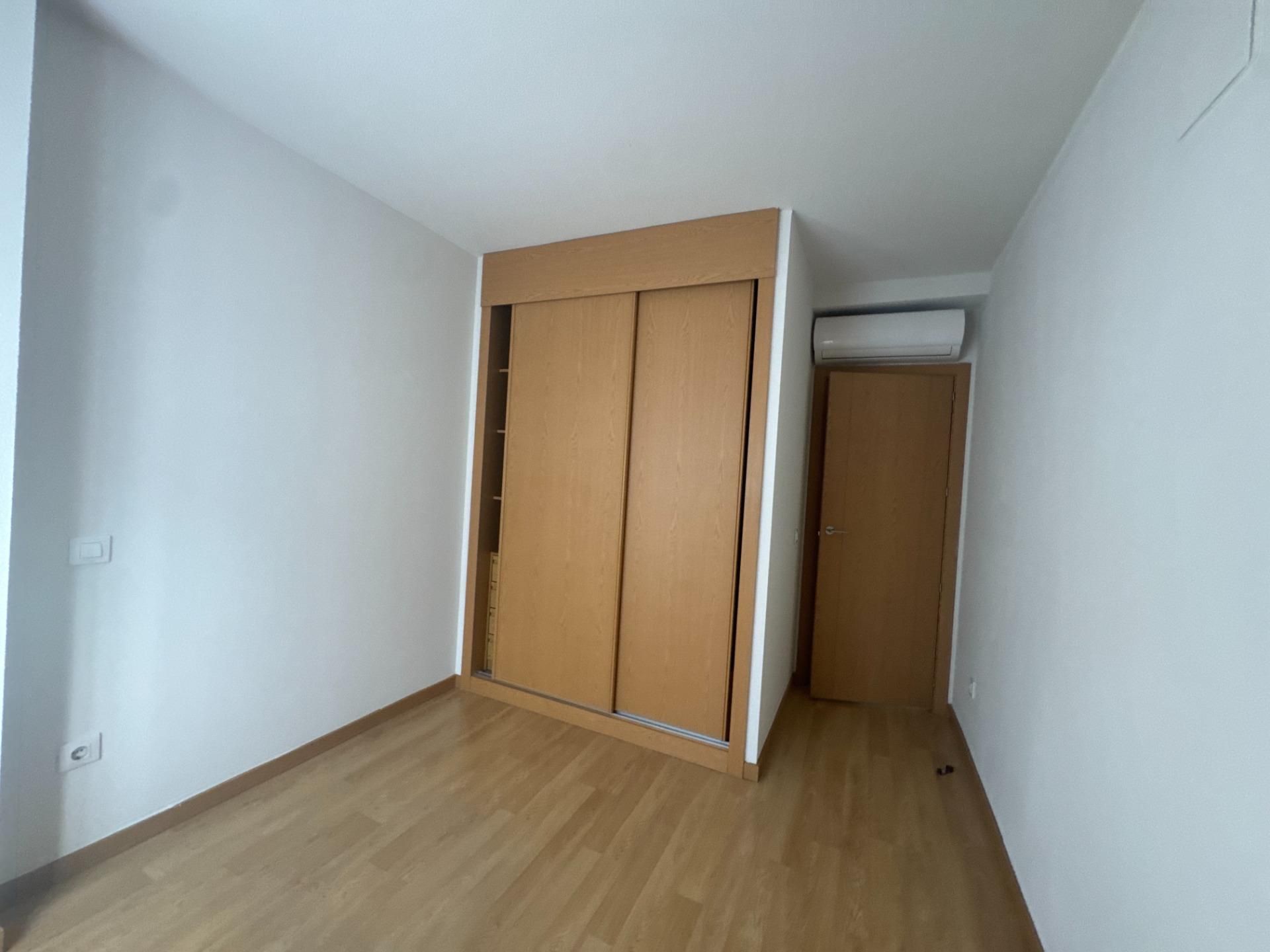 Bedroom of Flat to rent in  Madrid Capital  with Air Conditioner, Heating and Storage room