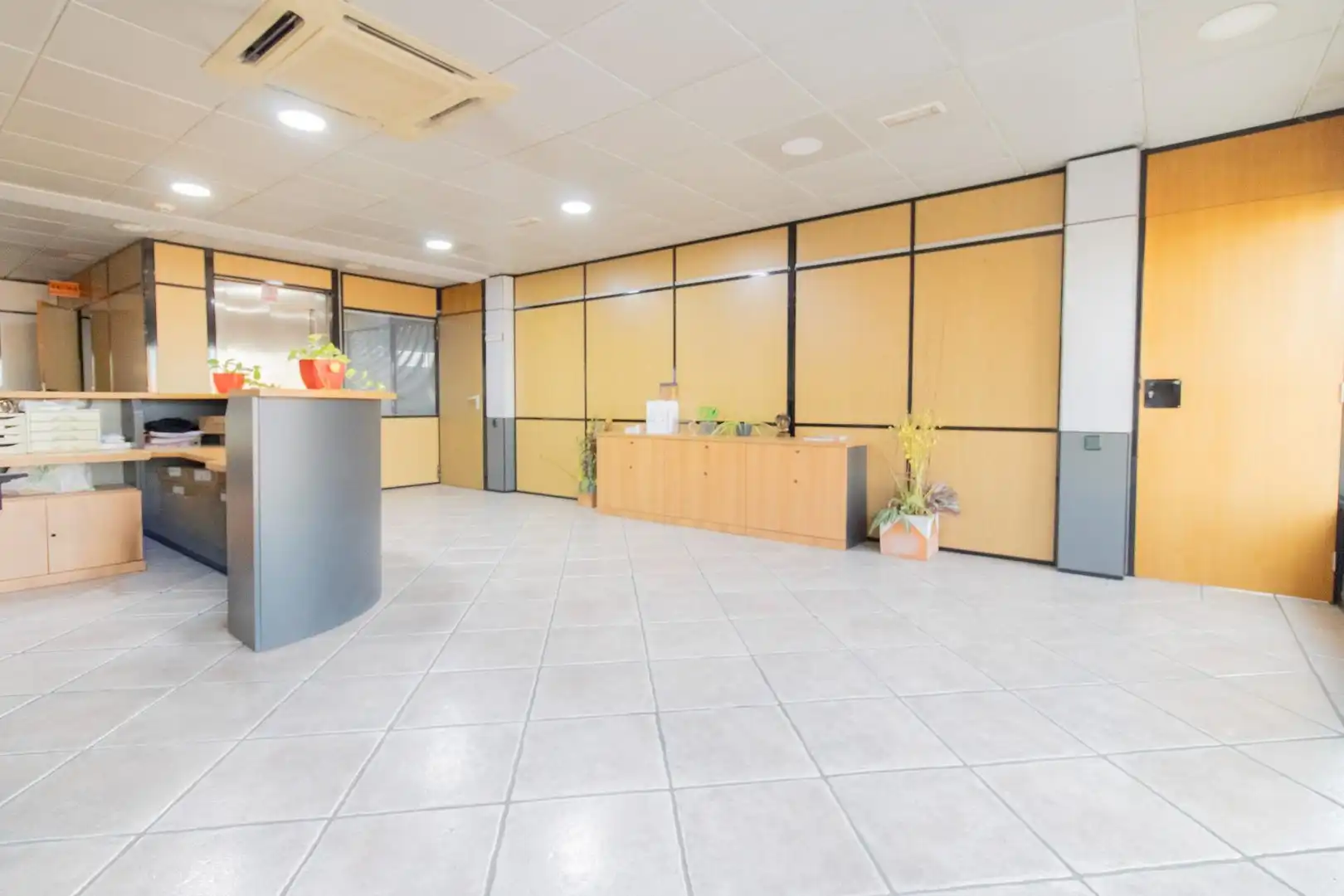 Büro zur Miete in Museros mit Klimaanlage und Möbliert