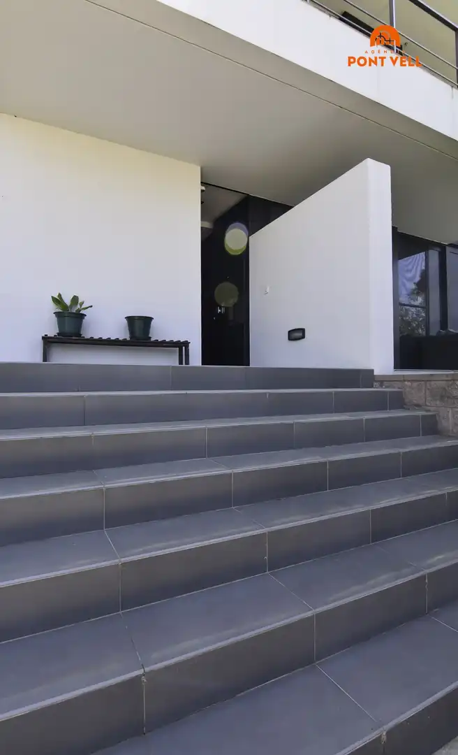 Casa con terraza en venta en La Bisbal d'Empordà, imagen 2