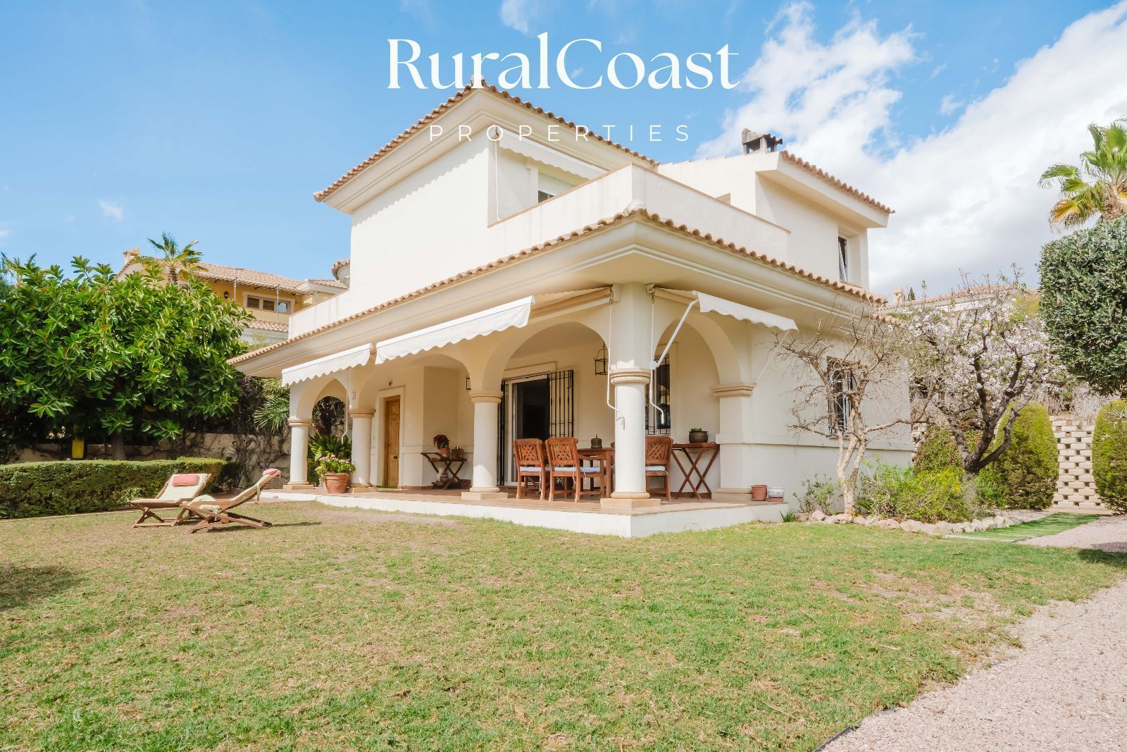 Vista exterior de Casa o xalet en venda en Mutxamel amb Calefacció, Terrassa i Piscina