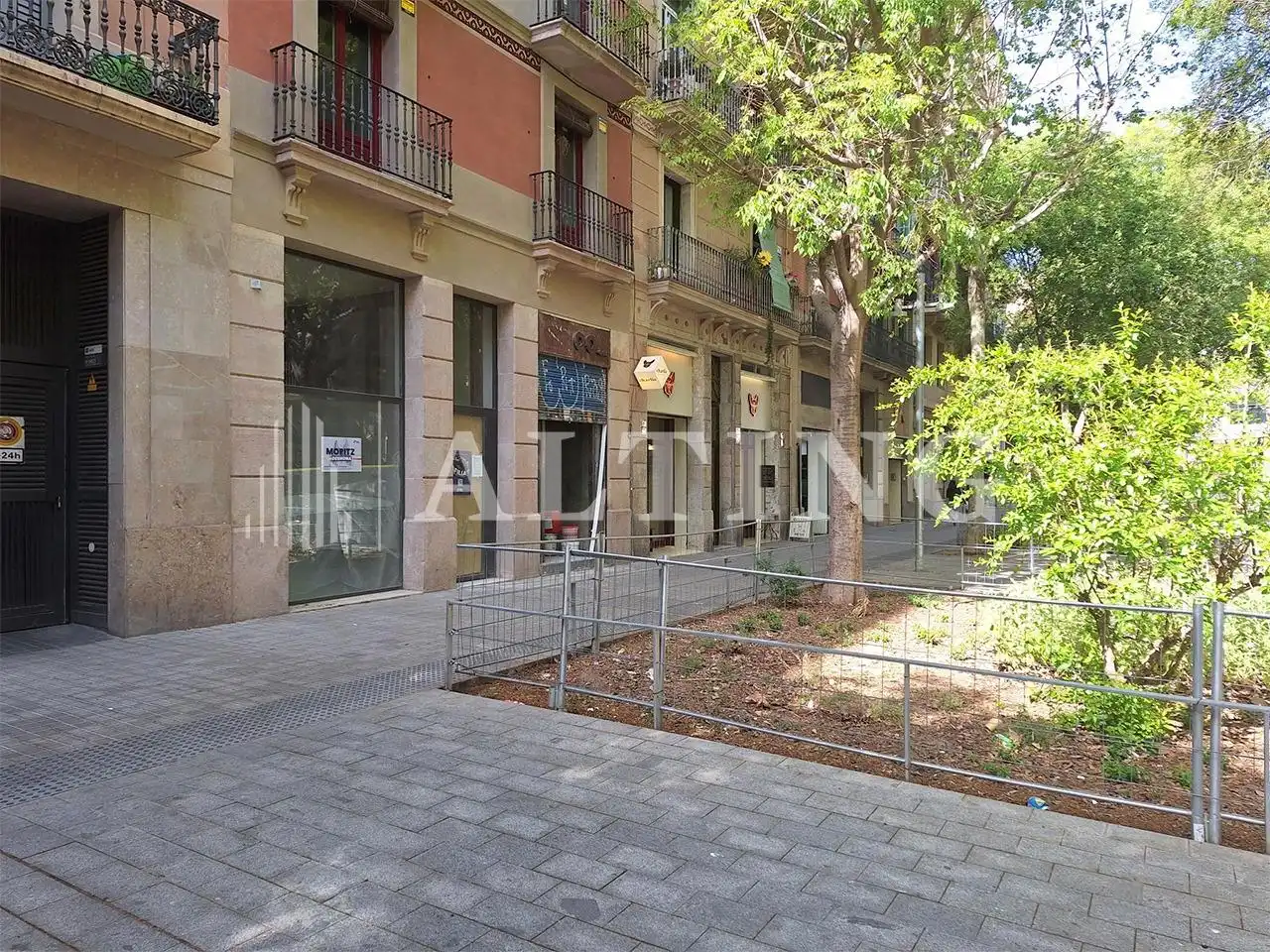 Vista exterior de Local de alquiler en Barcelona con Aire acondicionado