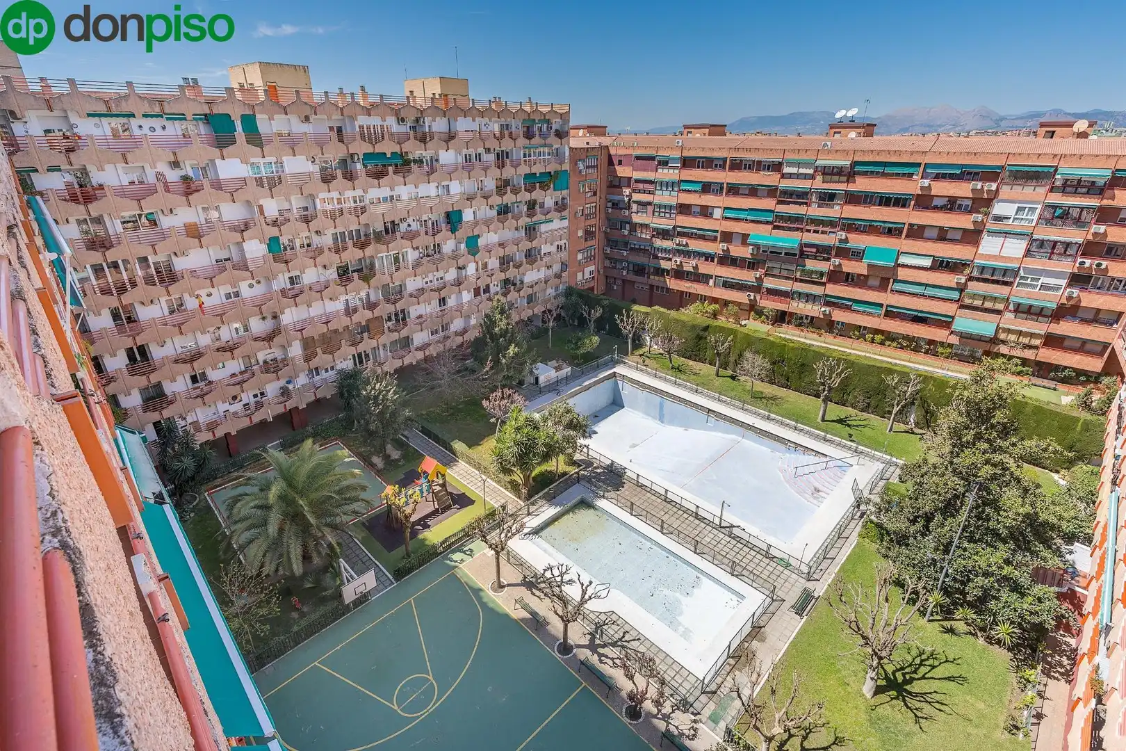 Piscina de Ático en venta en  Granada Capital con Aire acondicionado, Calefacción y Terraza