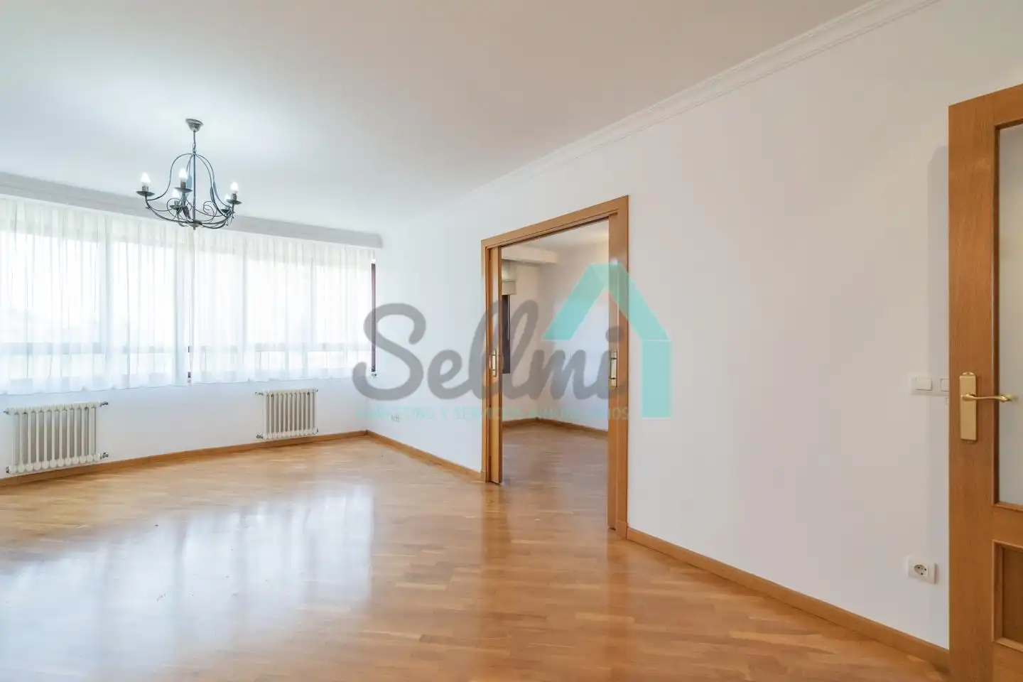Sala de estar de Piso de alquiler en Oviedo  con Calefacción, Parquet y Terraza