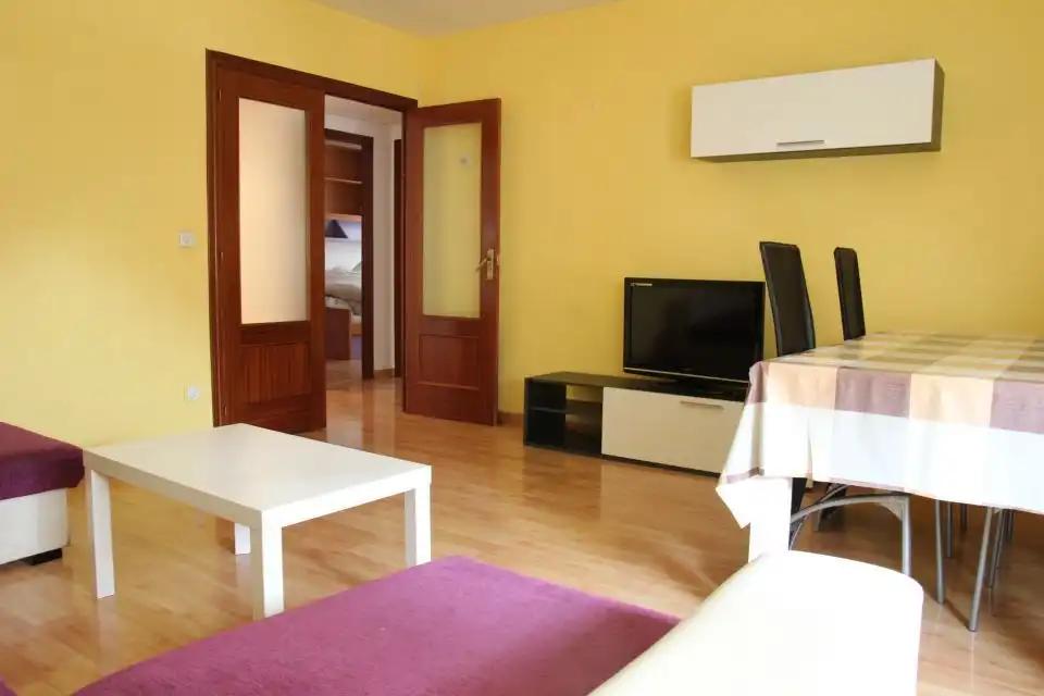 Wohnzimmer von Wohnung zur Miete in Huesca mit Heizung