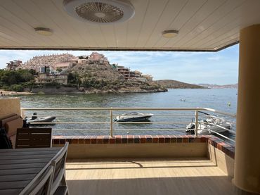 Apartament amb balcó en venda a Edificio Arpon 1
