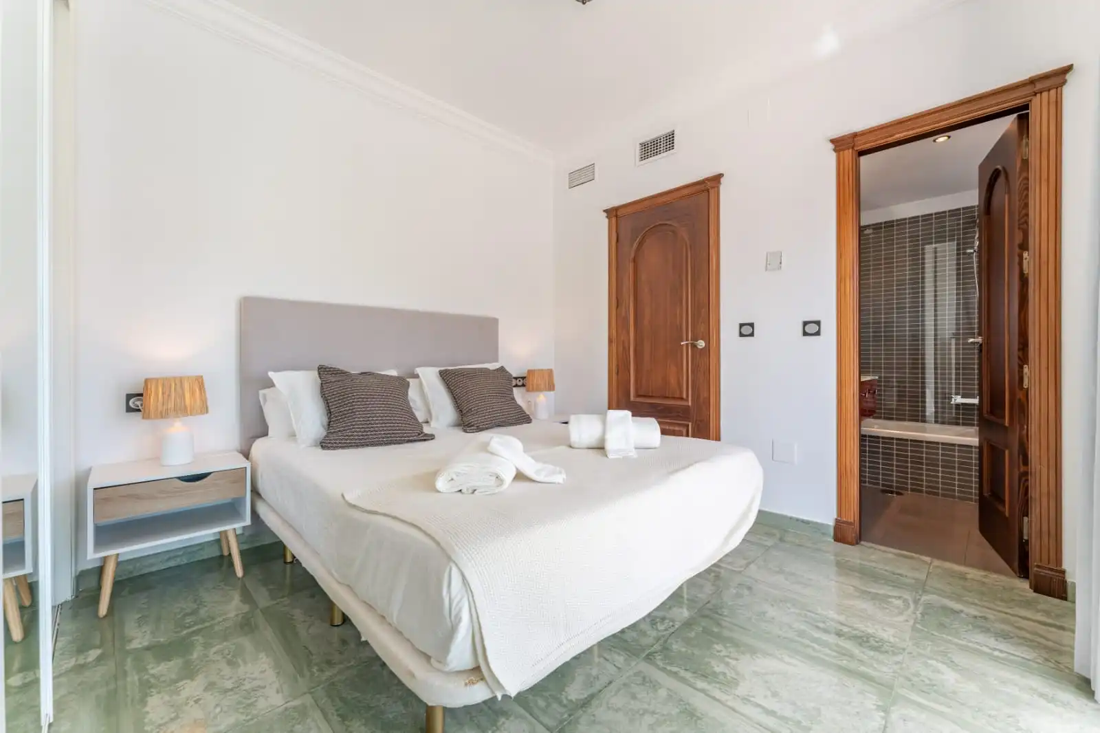 Habitación de Casa adosada de alquiler en Benalmádena con Aire acondicionado, Terraza y Trastero