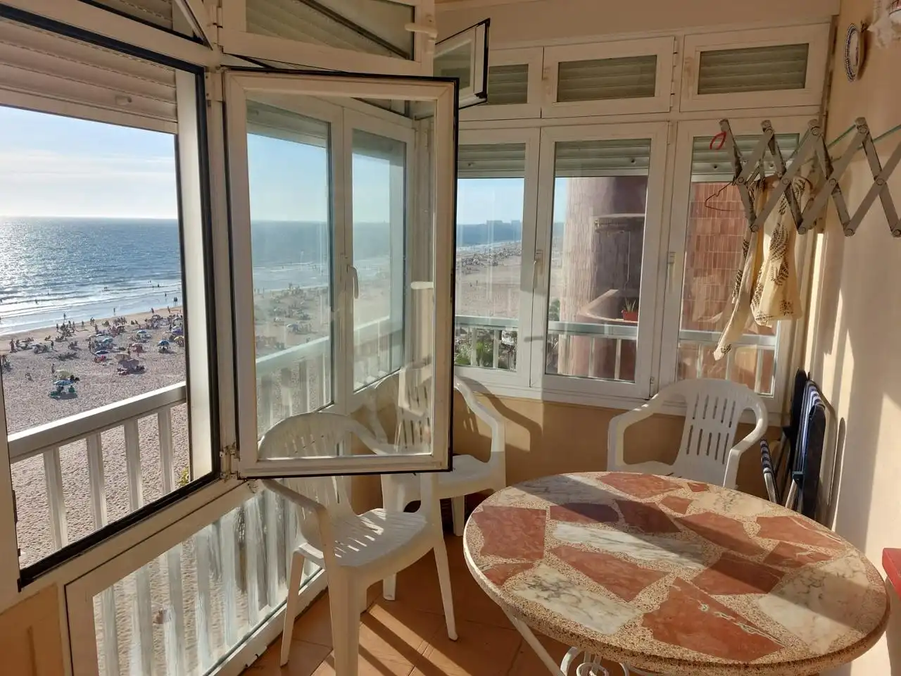 Habitación de Piso de alquiler en Cádiz con Balcón