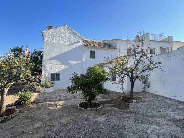 Casa-chalet en Venta en Badolatosa