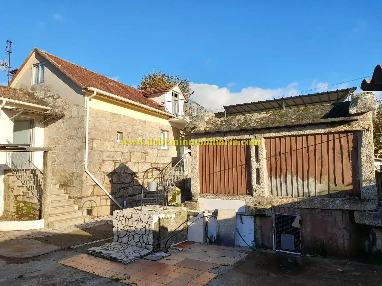 Außenansicht von Haus oder Chalet zum Verkauf in Tui mit Heizung, Privatgarten und Terrasse