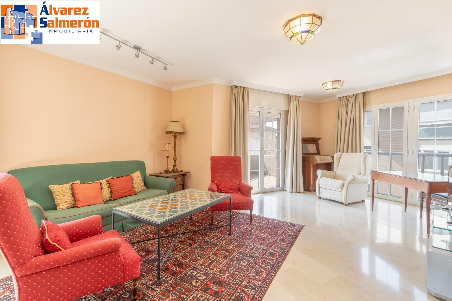 Sala d'estar de Pis en venda en  Granada Capital amb Aire condicionat, Calefacció i Terrassa