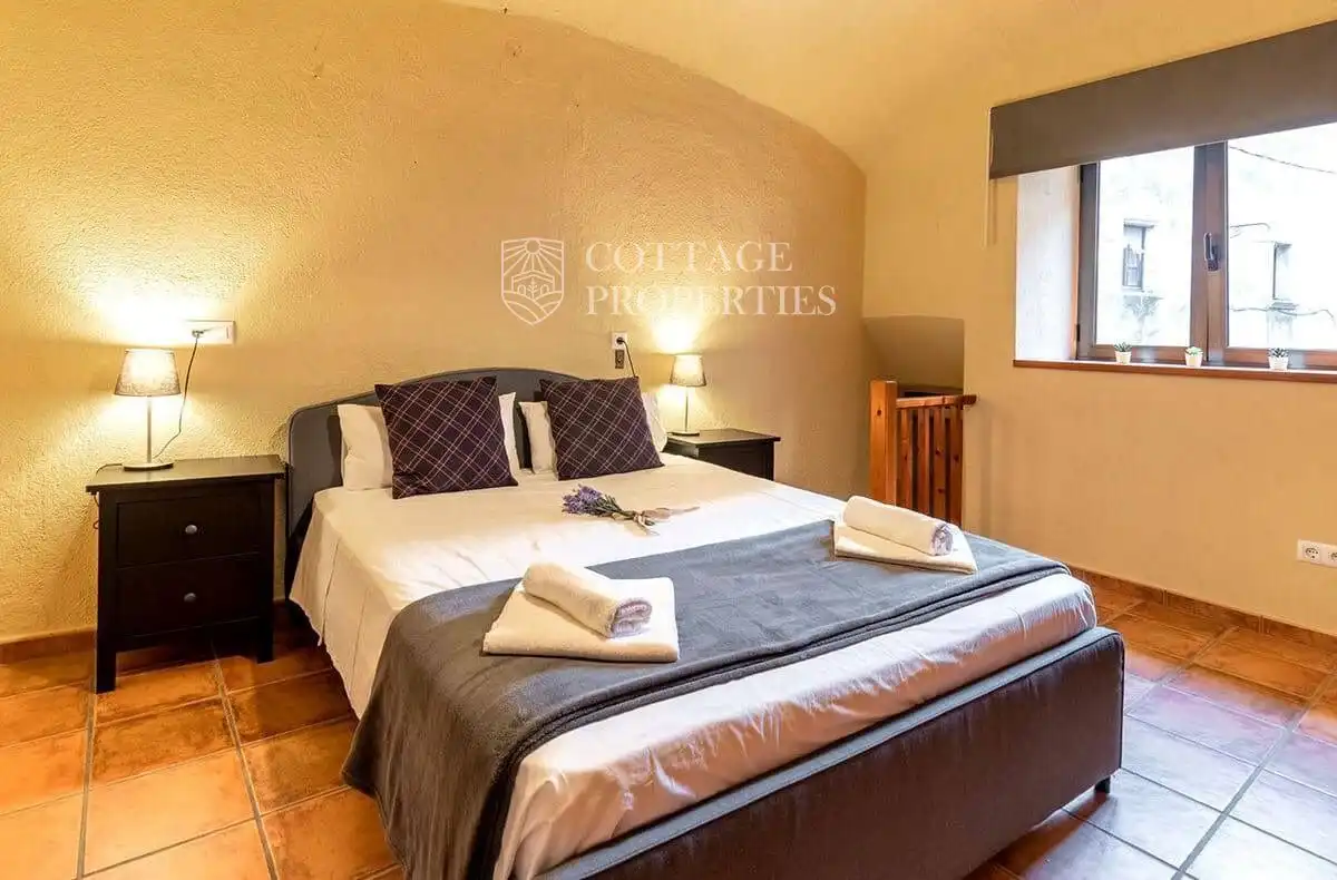 Habitación de Casa o chalet en venta en Boadella i les Escaules con Calefacción y Piscina