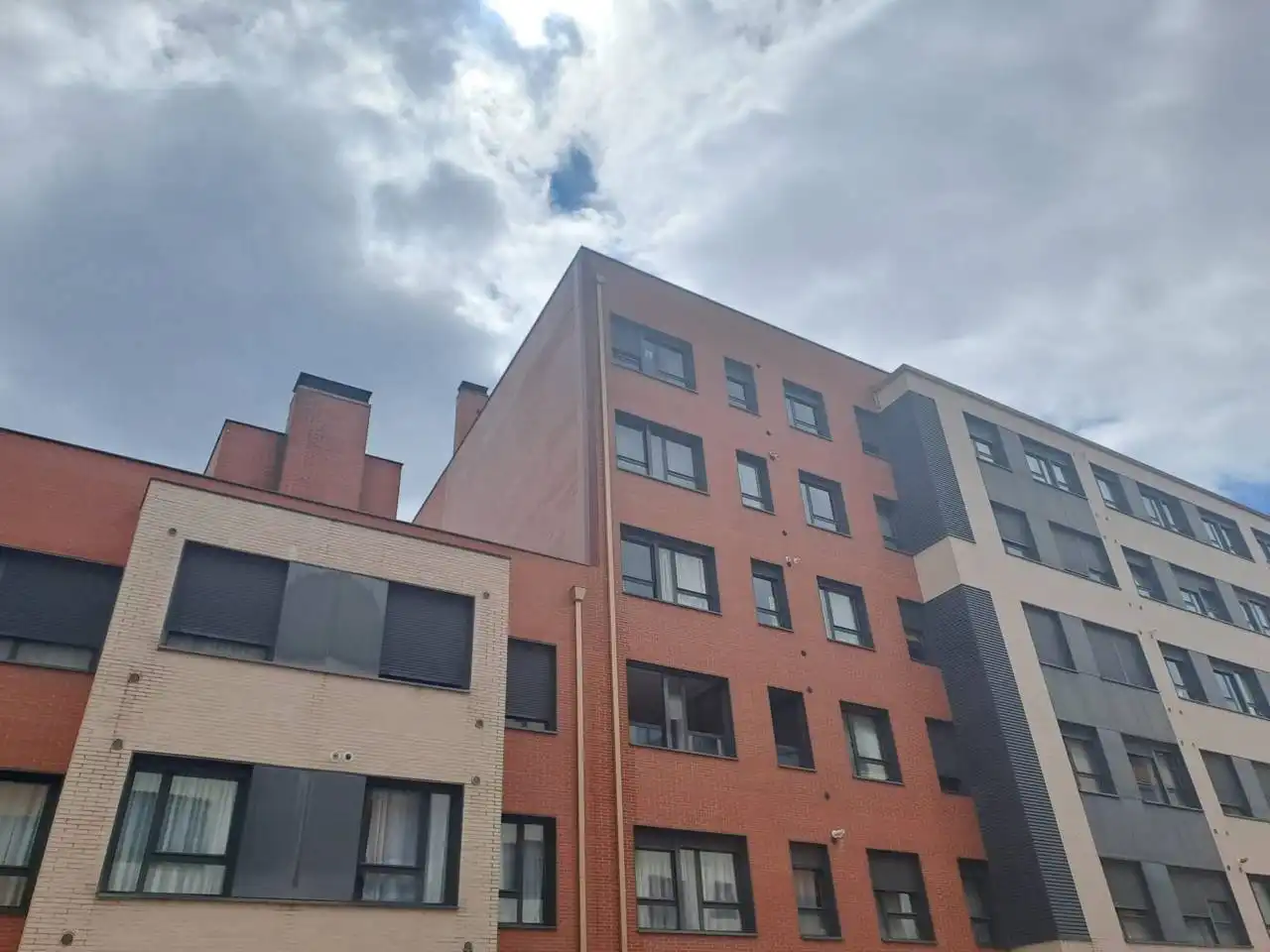 Außenansicht von Wohnung zum Verkauf in Burgos mit Parkett und Abstellraum