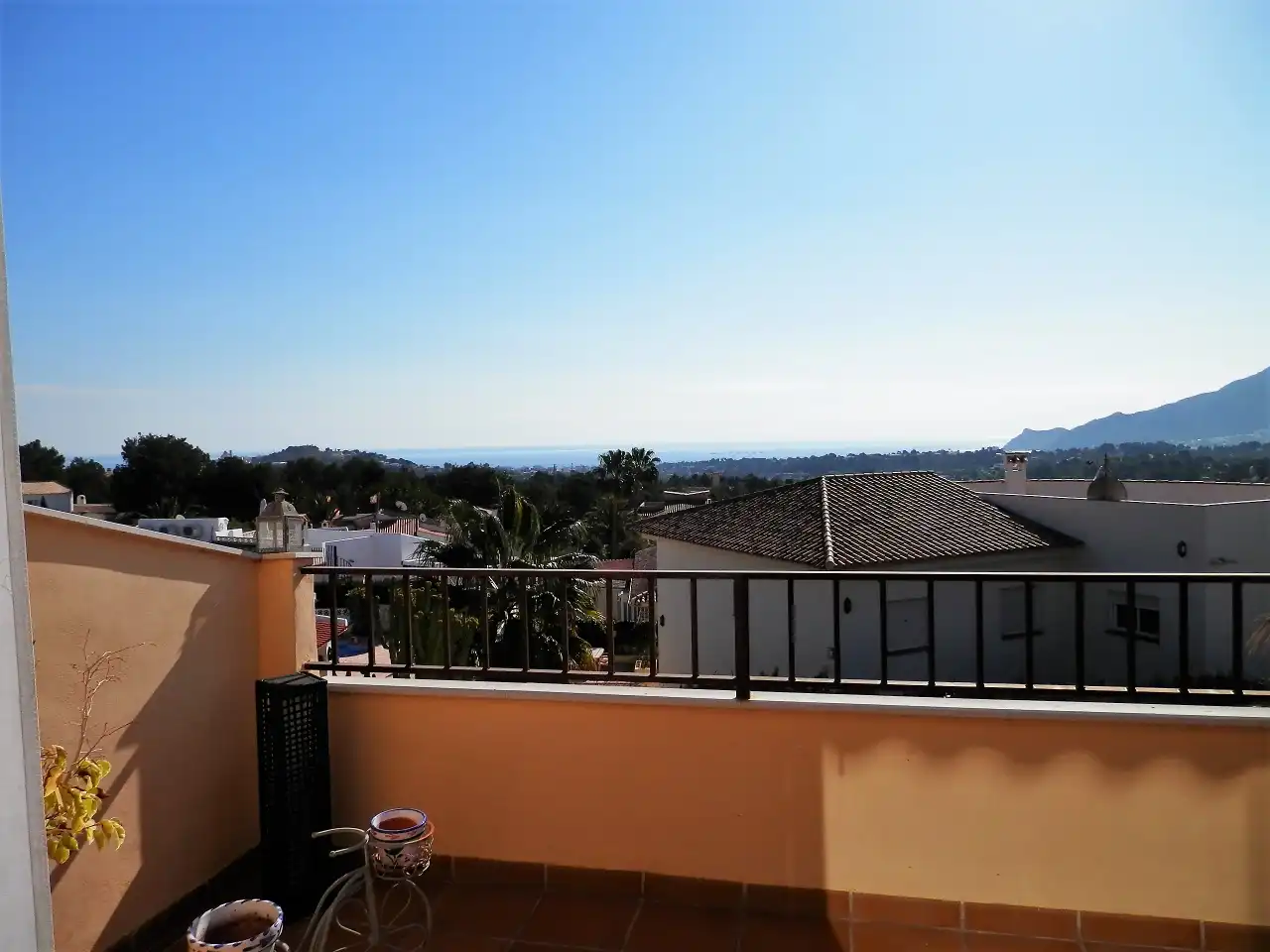 Vista exterior de Casa o xalet en venda en L'Alfàs del Pi amb Aire condicionat, Calefacció i Piscina