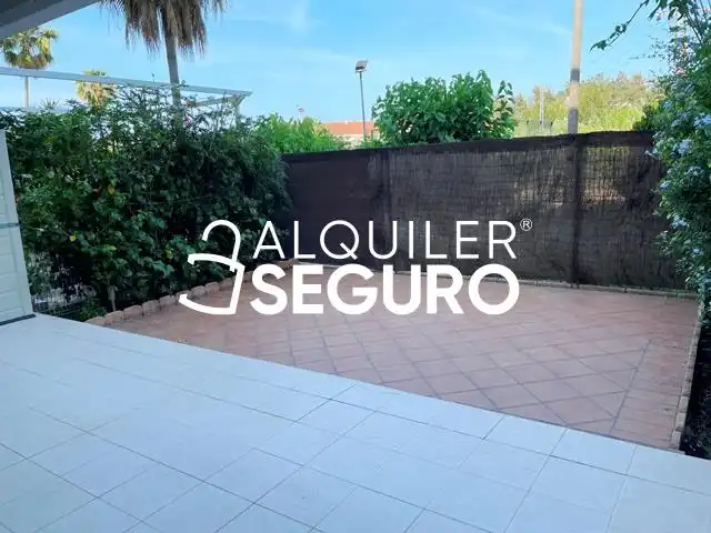 Jardí de Pis de lloguer en Dénia amb Aire condicionat, Terrassa i Traster