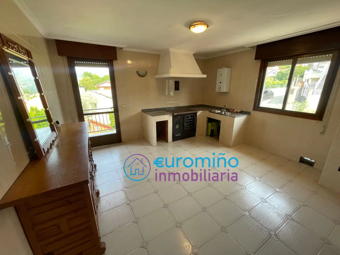 Cocina de Casa o chalet en venta en As Neves   con Terraza, Trastero y Amueblado