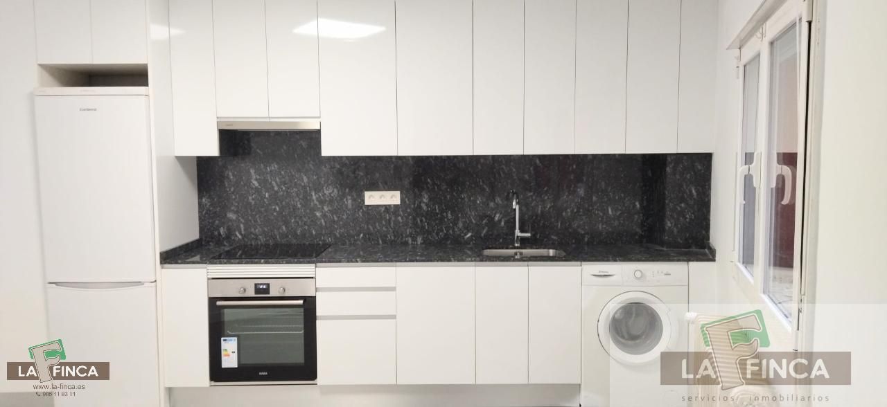 Cuina de Pis en venda en Oviedo  amb Calefacció i Traster