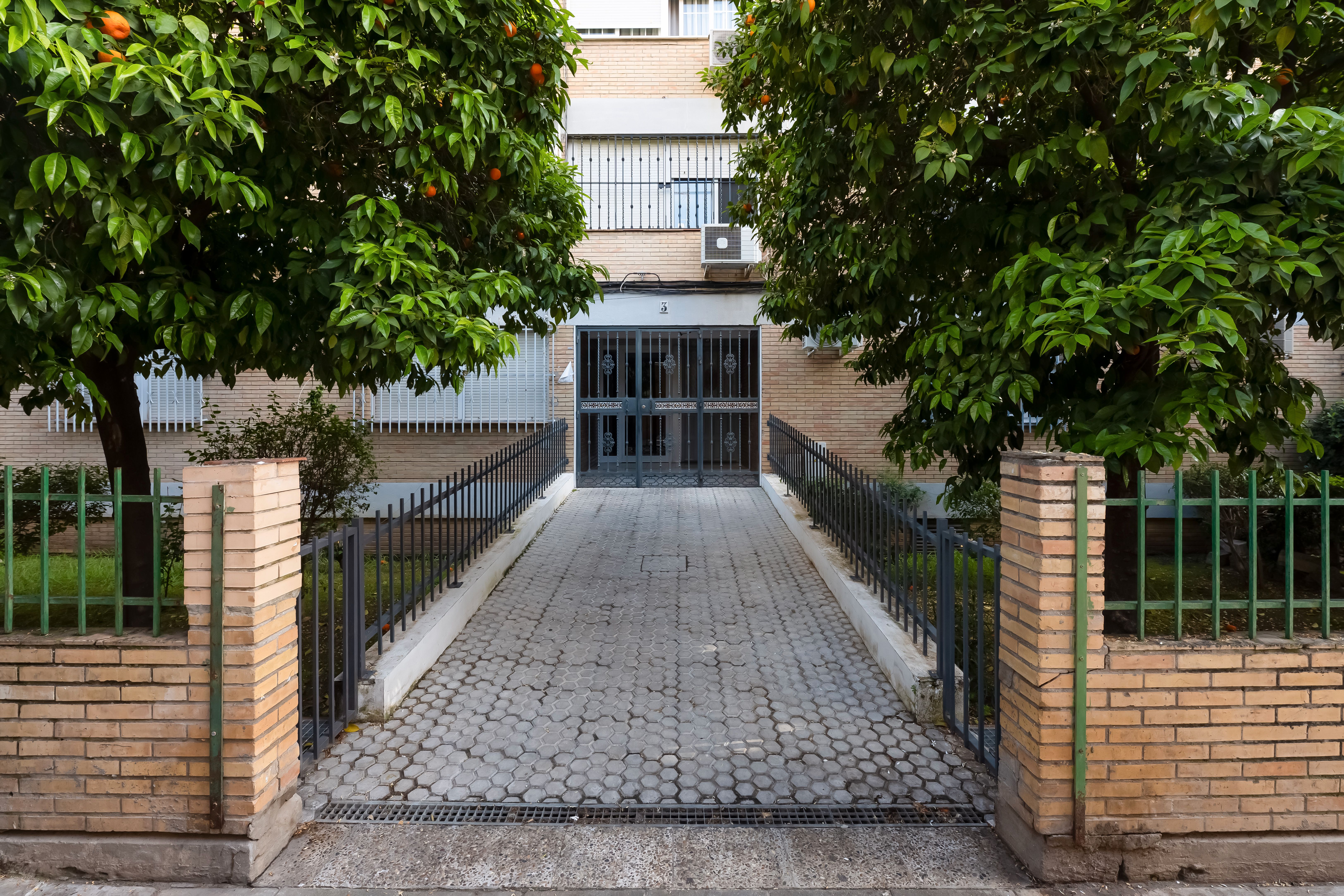 Exterior view of Flat for sale in  Sevilla Capital