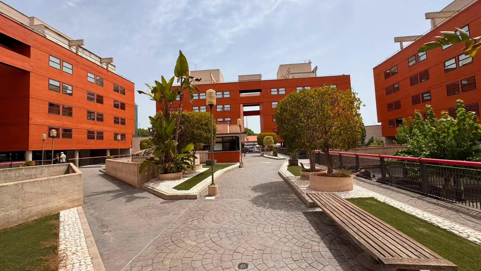 Vista exterior de Oficina de lloguer en Murcia amb Aire condicionat, Moblat i Alarma